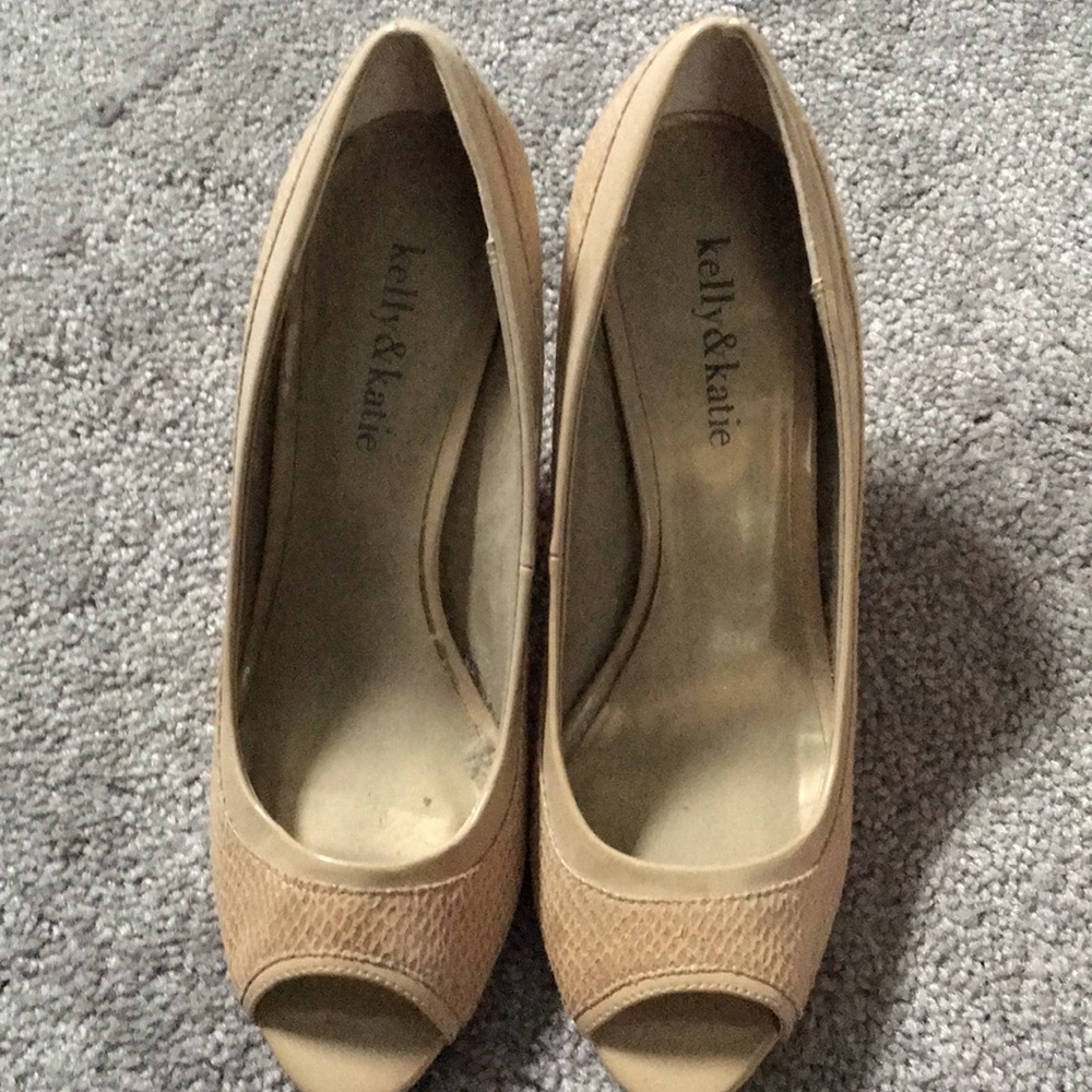 Tan heels!